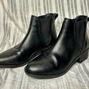 Steve Madden Black Leather Chelsea Ankle Boots Size 9.5